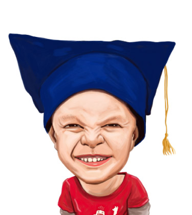 Portrait tête et épaules d'un garçon avec un grand sourire et un chapeau de graduation